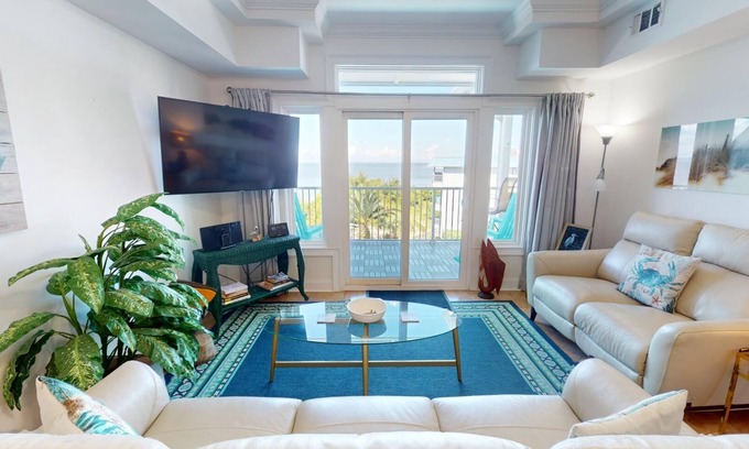 Tybee Island Condo | Oceanfront condo w. community pool + beach access.