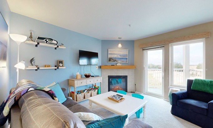 Long Beach Condo | Oceanfront Condo with stunning views, WIFI, W/D, fireplace, & great location