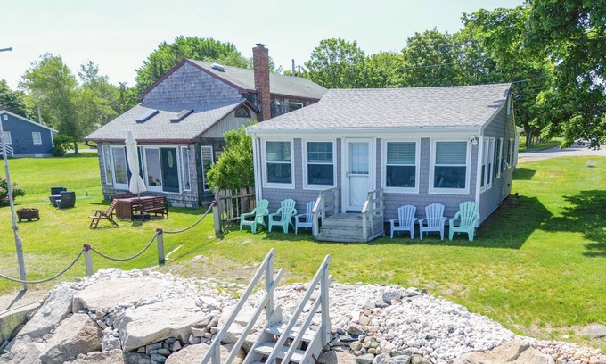 Portsmouth Cottage | Oceanfront Cottage | Private Beach | AC | Kitchen