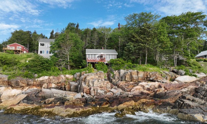 East Boothbay Cottage | Oceanfront Cottage with Panoramic Views | "On the Rocks" Boothbay, Maine