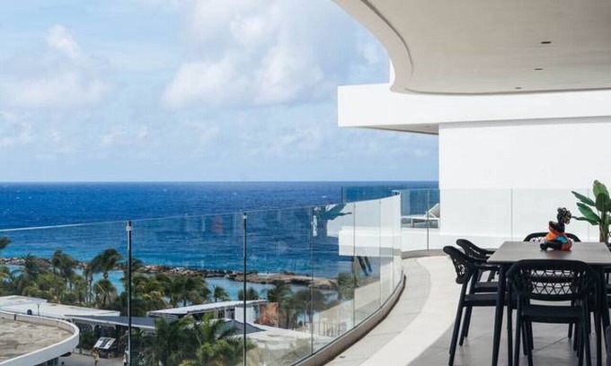 Willemstad Condo | Oceanfront 6BR Penthouse of One Mambo 38 & 39 by Bocobay