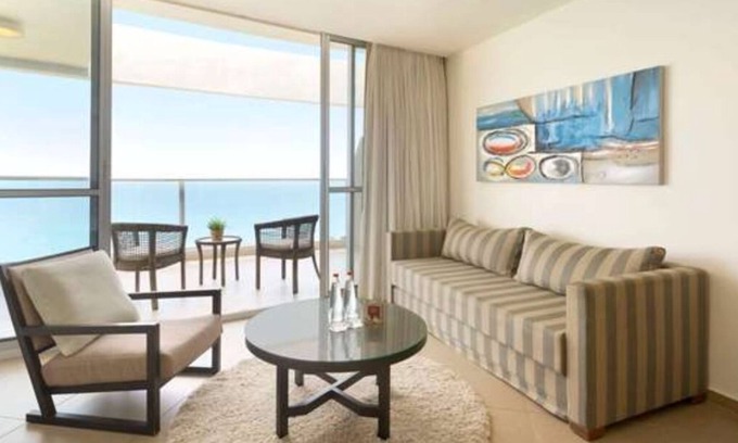 Acre Apartment | Oceanfront Deluxe Suite