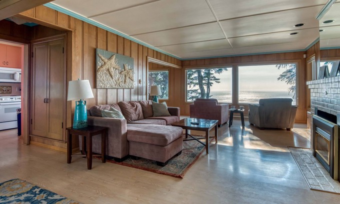 Newport House | Oceanfront home in Newport with sweeping views, and easy beach access