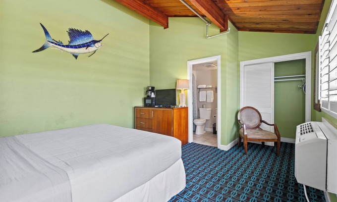 Fort Pierce Hotel | Oceanfront Inn, Inlet View, Standard Room, King Bed, #14