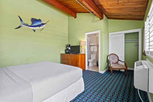 Fort Pierce Hotel | Oceanfront Inn, Inlet View Room, King Bed, #14