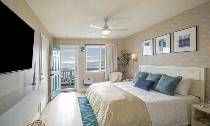 Shelter Cove House | Oceanfront King l Jacuzzi | Newly Renovated | Rm 3
