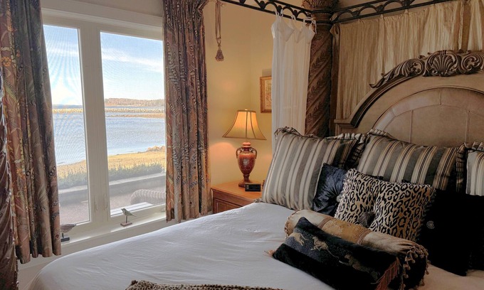 Western Shore House | Oceanfront Luxury Magical Views Sunset and Sunrisen