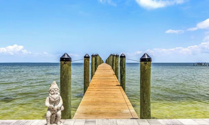 Bokeelia House | Oceanfront Multi-Family Retreat/4 Bed, 4.5 Bath/2 Fully Equipped Kitchens!