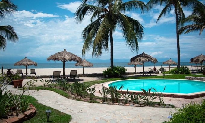 La Cruz de Huanacaxtle Cabin | Oceanfront villa private beach