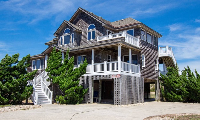 Duck House | OCEANFRONT, Private Pool, Private Beach Access, Hot Tub, SSV124, Aint Life Grand