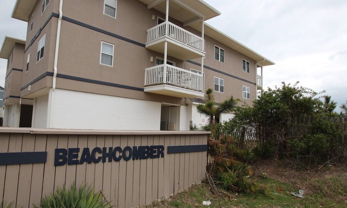 Rehoboth by the Sea House | Oceanfront rental at the Beachcomber Condos on Swede Street