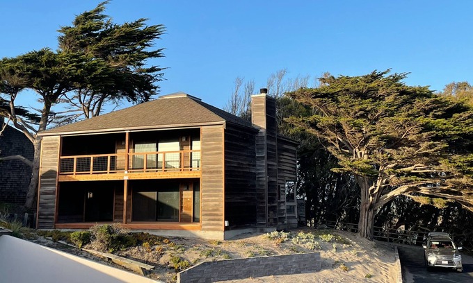 Watsonville House | Oceanfront Retreats at Pajaro Dunes is a renovated, fully equipped Property