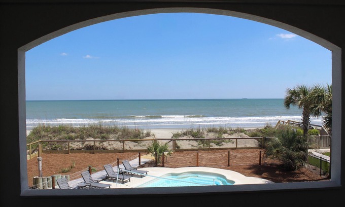 Isle of Palms House | OCEANFRONT /SEASIDE BEAUTY /POOL /GREAT FOR LARGE GROUPS