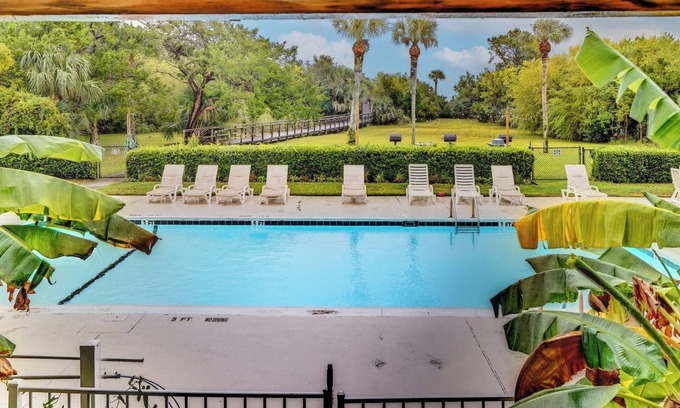 Saint Simons Island Condo | Oceanfront Shipwatch #101 Pool + Boardwalk on East Beach