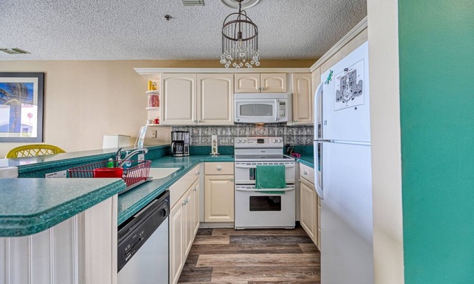 North Topsail Beach Condo | Oceanfront North Topsail - Pools - Hot Tubs - Onsite Restaurant