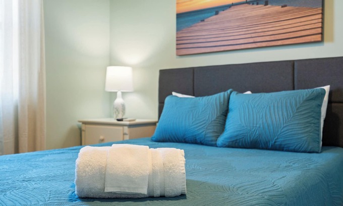 McCutcheon Field Condo | Oceanfront Condo with Private Balcony + Linens Provided for a Relaxing Stay