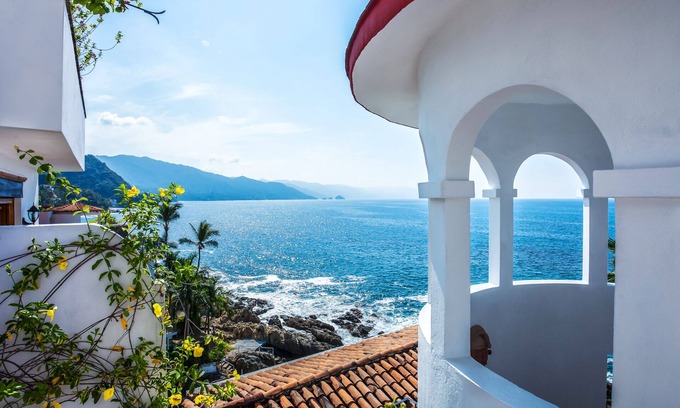 South Shore Hotel Area Villa | Oceanfront Villa - Amazing Views