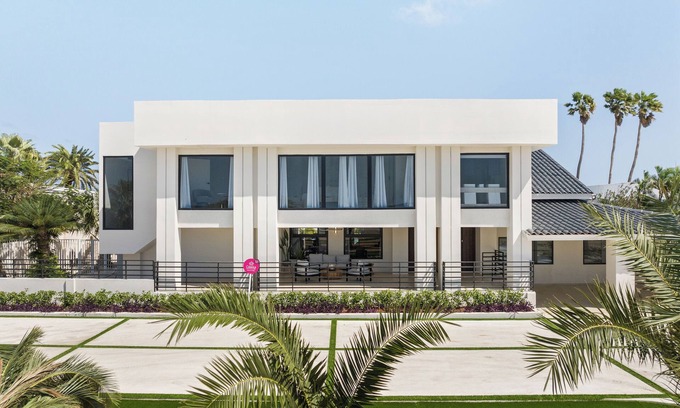 Malmok Villa | Oceanfront Villa - Sunset view - Sauna - Game Room
