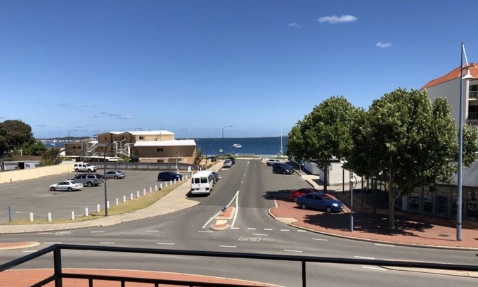 Rockingham Apartment | Oceanna 9 - Short Stay Apartment