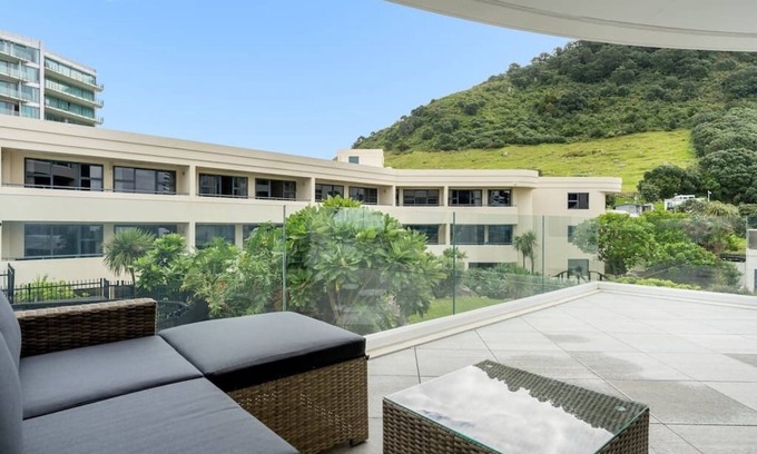 Mount Maunganui Apartment | Oceanside Apartment with Garden Views