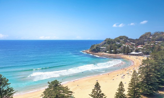 Avoca Beach Apartment | Oceanside - direct access to Avoca Beach