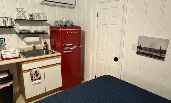 Hampton Apartment | Oceanside Motel Room! The best surfing on the coast!
