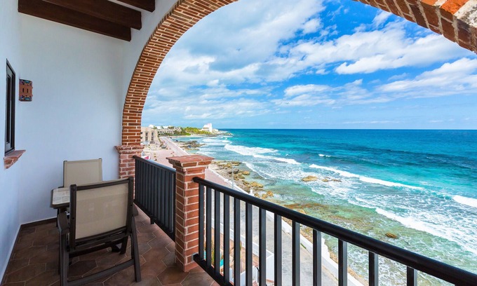 Centro - Supmza 001 Villa | Oceanside Villa "Tampico" with a/c pool in centro 5 min stroll to beach