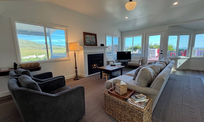 Bodega Bay House | Oceanview Child & Dog Friendly House w/Fire Pit & Bocce Ball