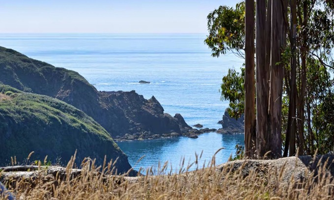 Albion House | Oceanview property with free WiFi, cable, private hot tub, & gas grill