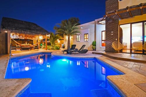El Manglito House | Oceanview rooftop private pool game room & bar