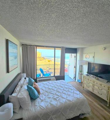 Daytona Beach Apartment | Oceanview Studio Condo w Balcony - Castaways Beach Resort