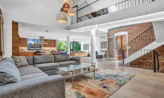 Mapleton Hill House | ❤️of Downtown All New! Mod 6BR ☆6min→ Pearl☆Hottub