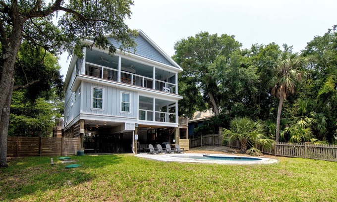 Edisto Island House | OFF THE GRID-Custom Showplace w/Private Pool;Multiple Decks;3 Minute Walk to Beach