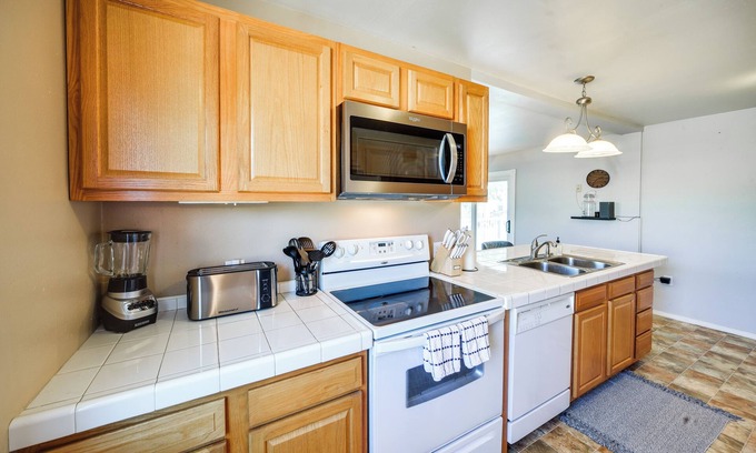 Ogallala Cottage | Ogallala Getaway ~ 15 Mi to Mcconaughy Lake!