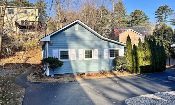 Ogunquit House | Ogunquit's Cottage! Easy Walk with the Family to Downtown and Beach!