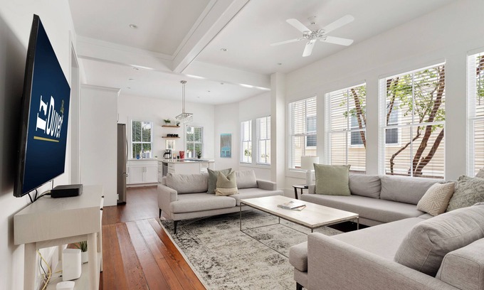 Westside House | Oikos - 19 Bedrooms in Downtown Charleston