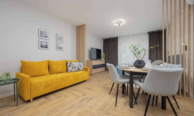 Praga Apartment | Okrzei 27 | Warsaw | Family Studio | SmartTV