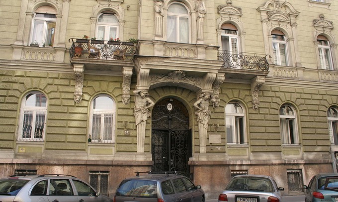 Terezvaros Apartment | Oktogon/Andrassy Grand Luxury apartment (80m2 +) Private courtyard.
