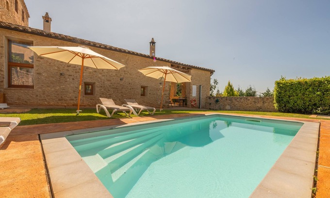 Sant Esteve de Guialbes House | Old barn restored between Girona and Figueres, just 20 minutes from the sea