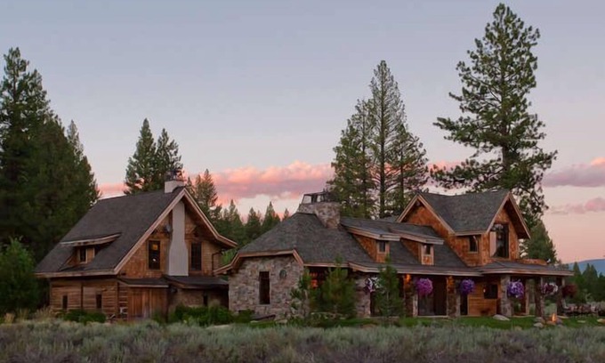 Truckee House | Old Greenwood Luxury Home located on the 17th hole w/Northstar views