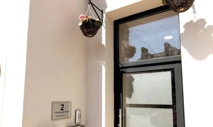 Belfast Apartment | Old Hollywood- 1 bd Ap (Gold Short Term Stays)