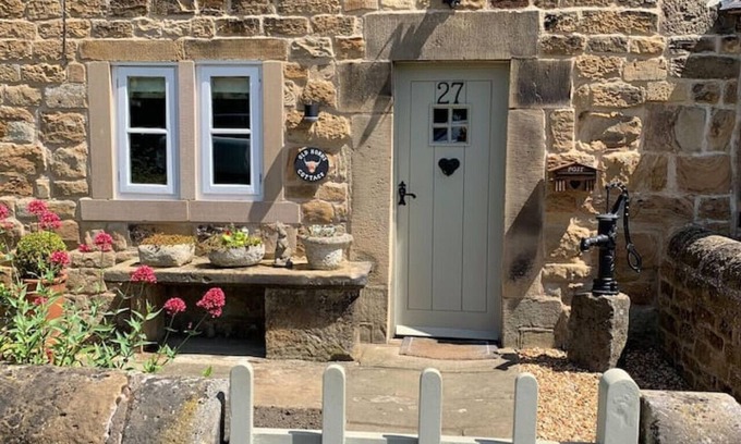 Alfreton Cottage | Old Horns Cottage -Beautiful Country Style, Close by to the picturesque Peak District