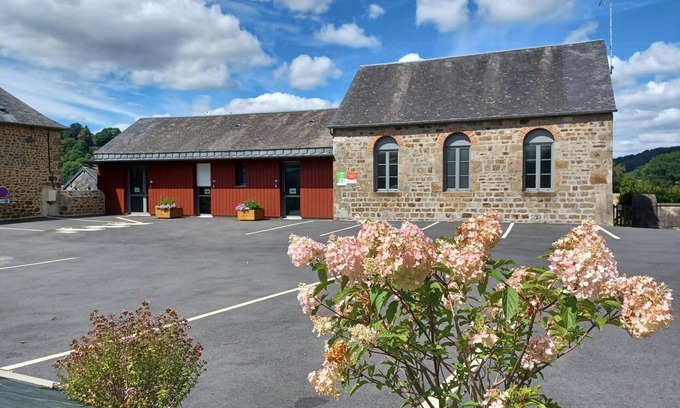 Lonlay-l'Abbaye Apartment | Old house on one level, adapted PMR for 16 pers. in Lonlay-l'Abbaye