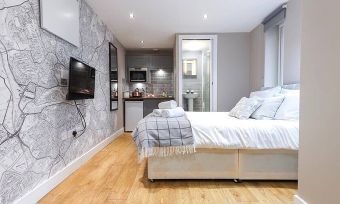 Bristol Condo | Old Market Studio's- No 1