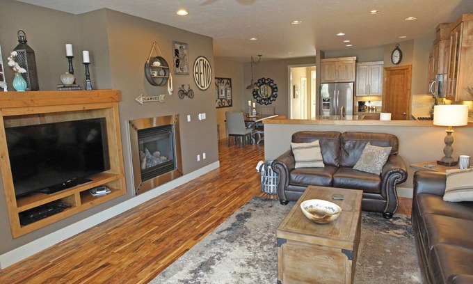 Southern Crossing House | Old Mill Getaway at Deschutes Landing