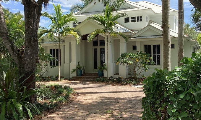 Old Naples House | Old Naples House 1 1/2 Blocks to Beach on 2nd Ave N
