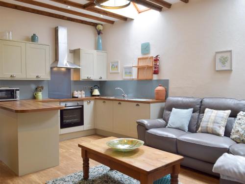 Dinas Cross House | Old Rectory Cottage - Dinas Country Club