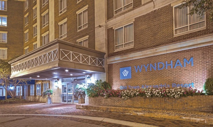 Rosemont Condo | Old Town Alexandria | Five 2BR/2BA King Suites