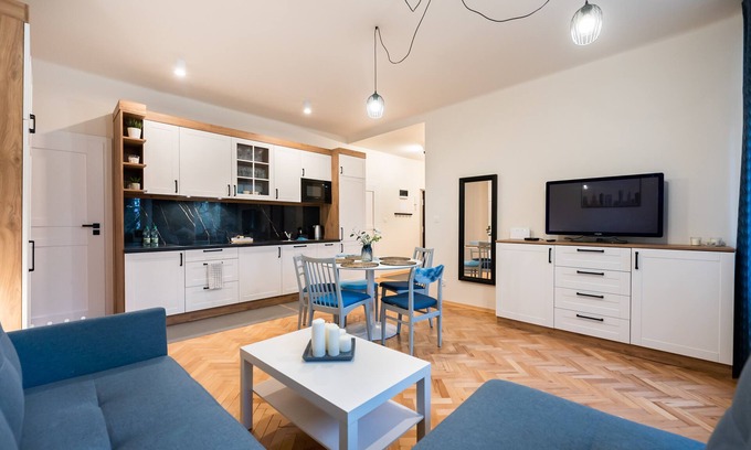 Old Town Apartment | Old Town Eclectic Apartment for 6 people