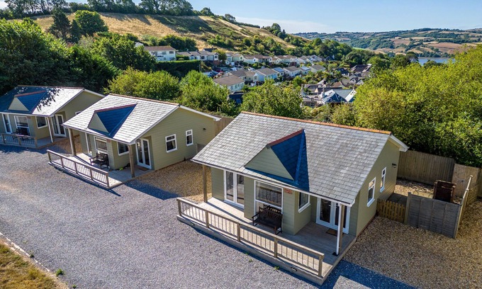 Teignmouth House | Old Walls Vineyard - Pet Friendly Lodge